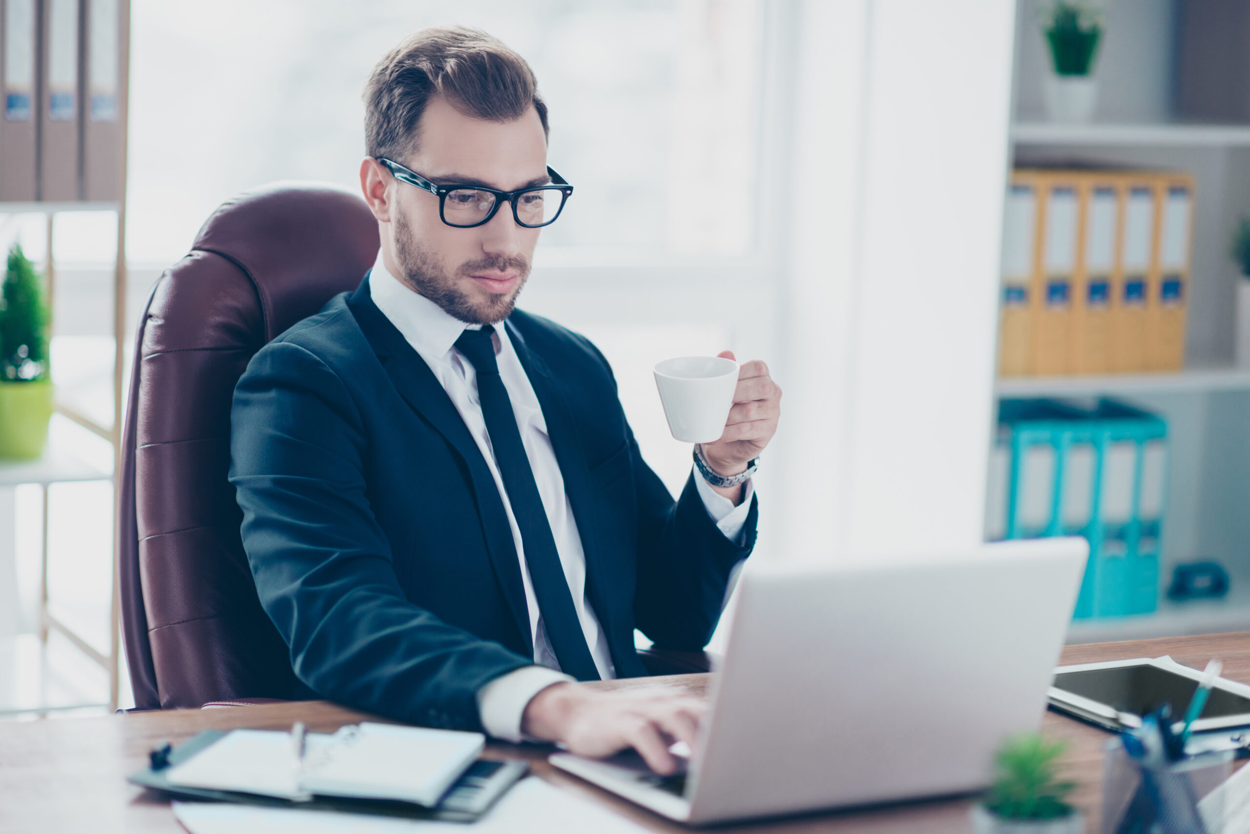 Leadership leader people professional executive chief economist manager person morning concept. portrait of serious thoughtful pensive smart elegant banker having lunch using netbook